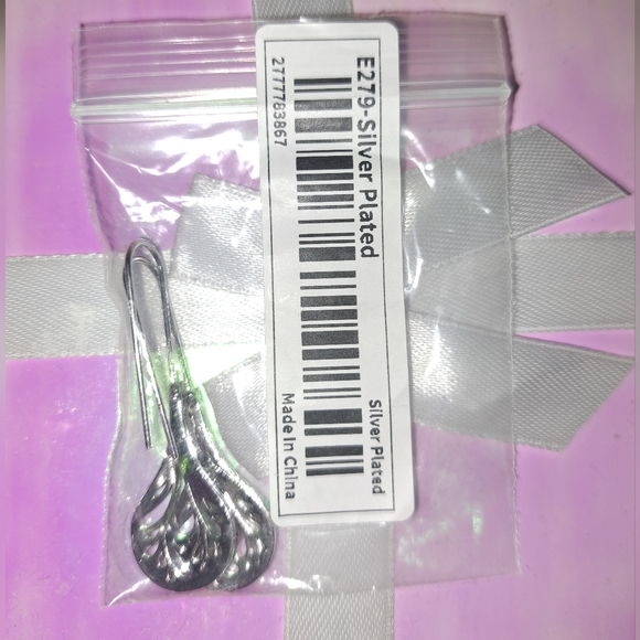 Earrings - Picture 8 of 10